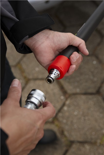 Load image into Gallery viewer, Vikan Hose Coupling 1/2&quot; ( Q ) To Fit All Waterfed Poles
